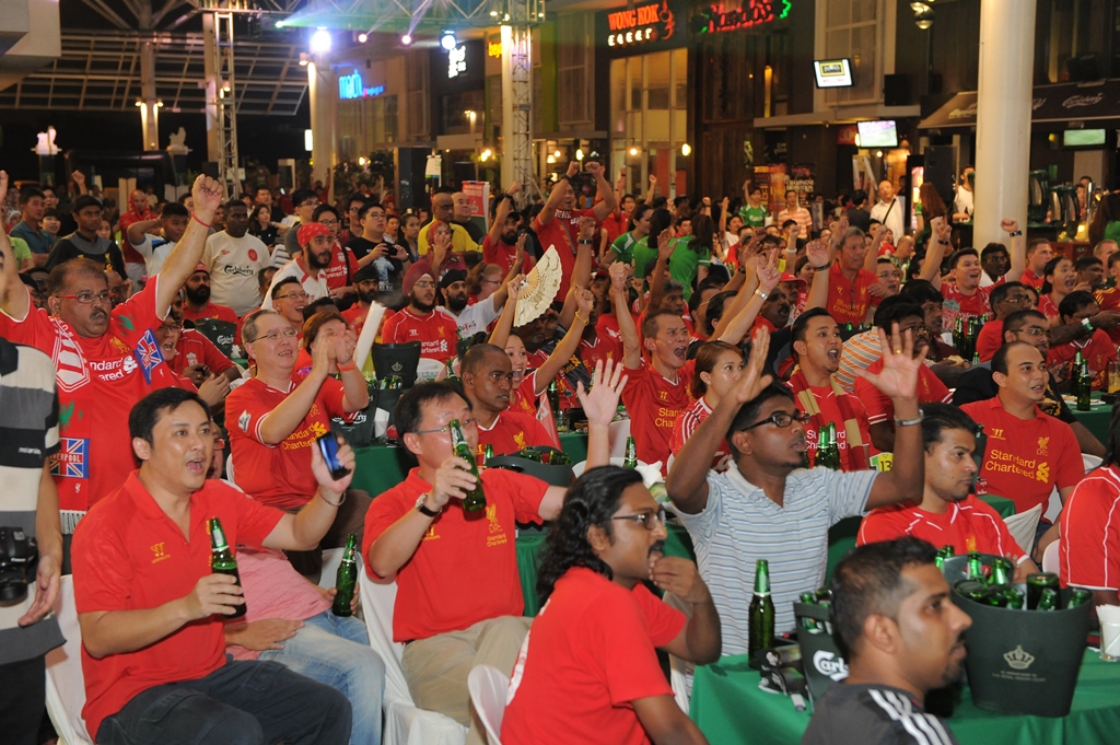 Fans showed up in droves to support the club matches being shown at  Carlsberg's BPL Finale Viewing Party.