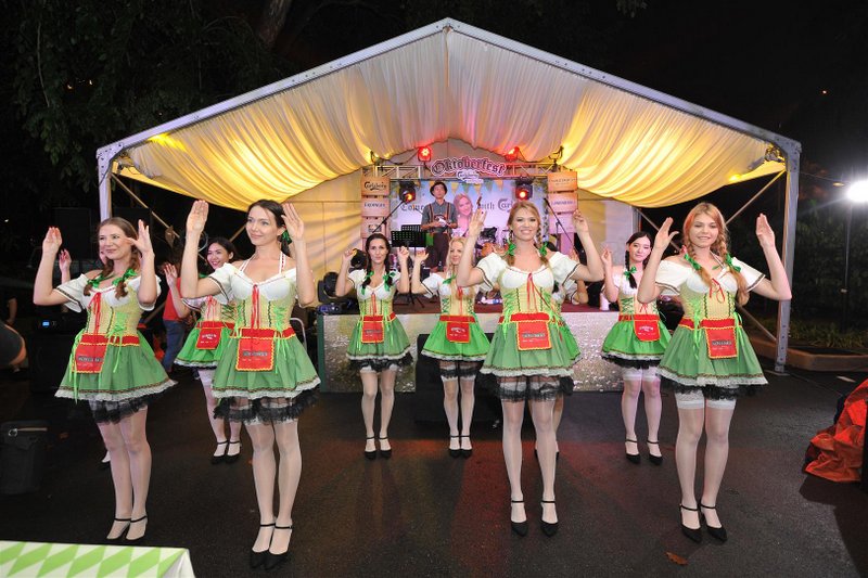  The ever-popular chicken dance led by charming Dirndl girls.