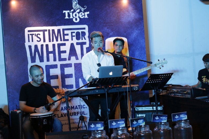 A three-piece human jukebox band entertains the crowd at Souled Out, Hartamas