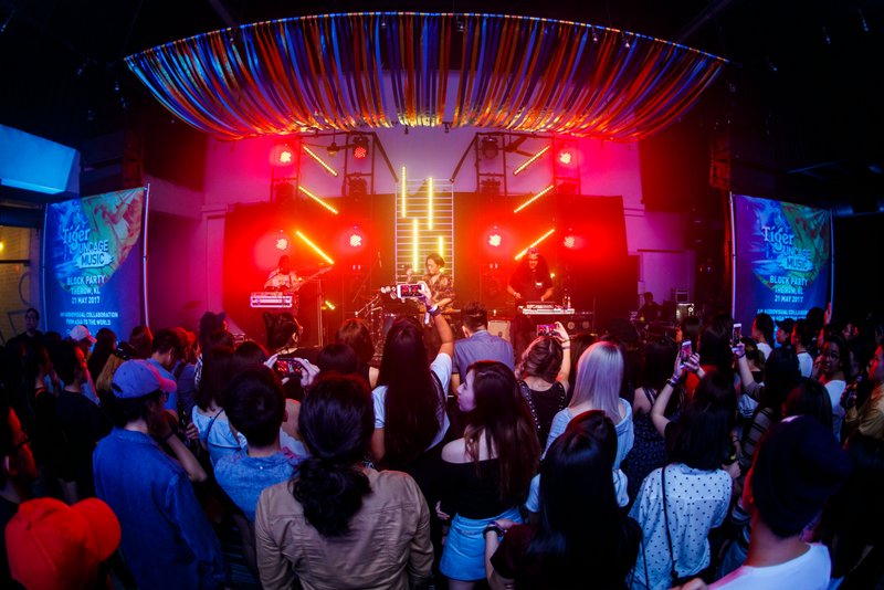 DJ Shelhiel performing at Tiger UncageMusic Block Party at Slate, The Row (1)