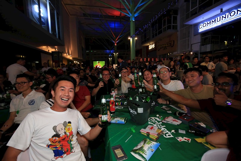 Beer lovers at one of Carlsberg’s mega scale parties held at The Brew House in Sunway Giza, KL enjoying Carlsberg – Probably The Best Beer In The World!